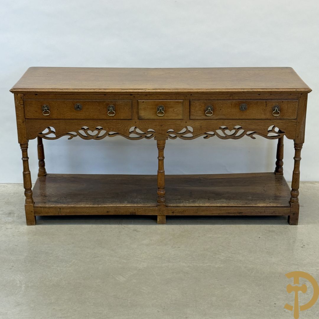 Engelse eiken sideboard met 3 lades op ballustervormige poten