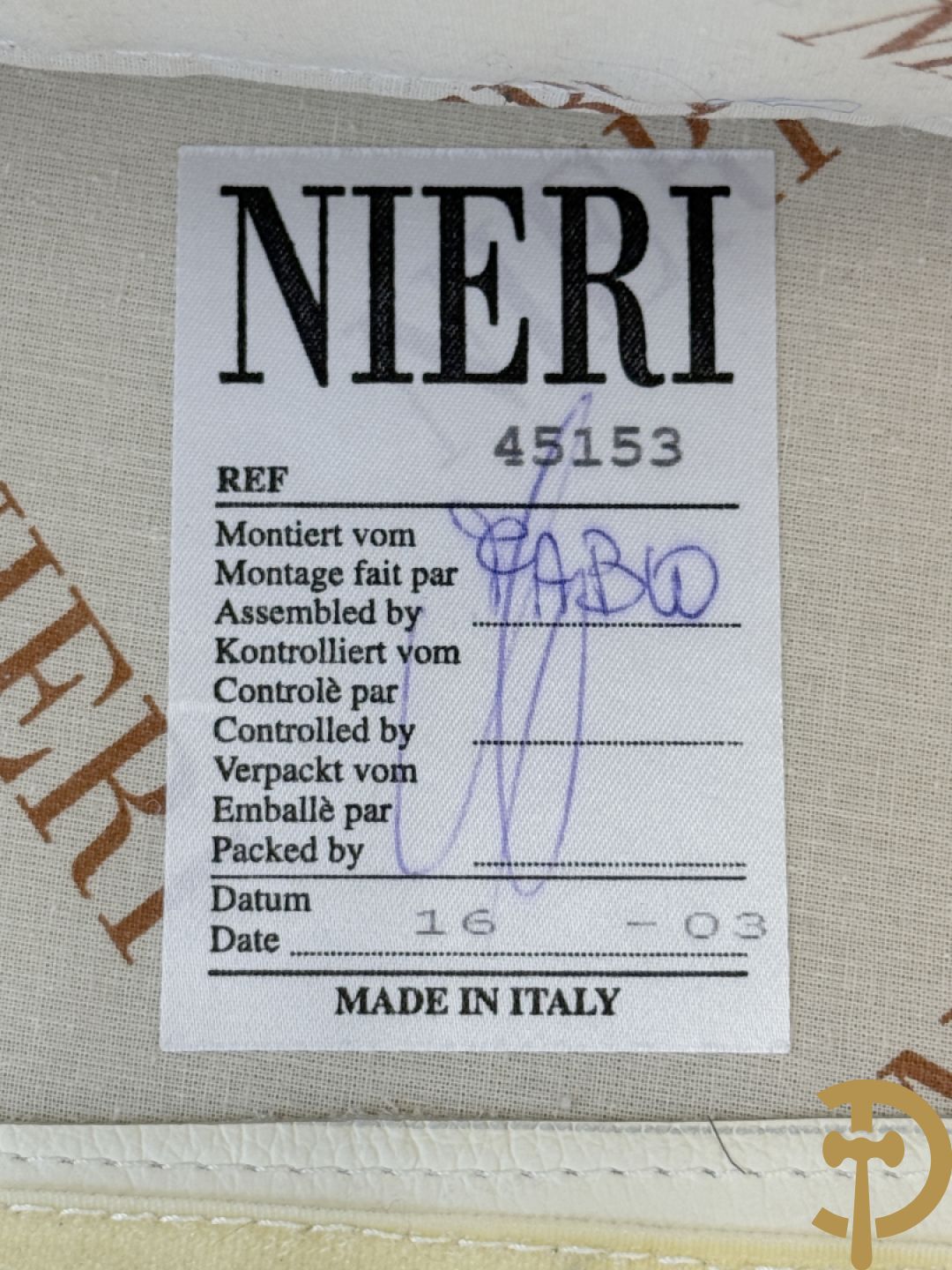 Wit lederen design zetel, Nieri getekend