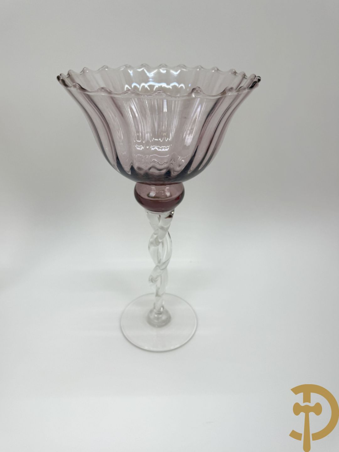 Roze mondgeblazen fluitvormige vaas + 2 Italiaanse getorste vazen