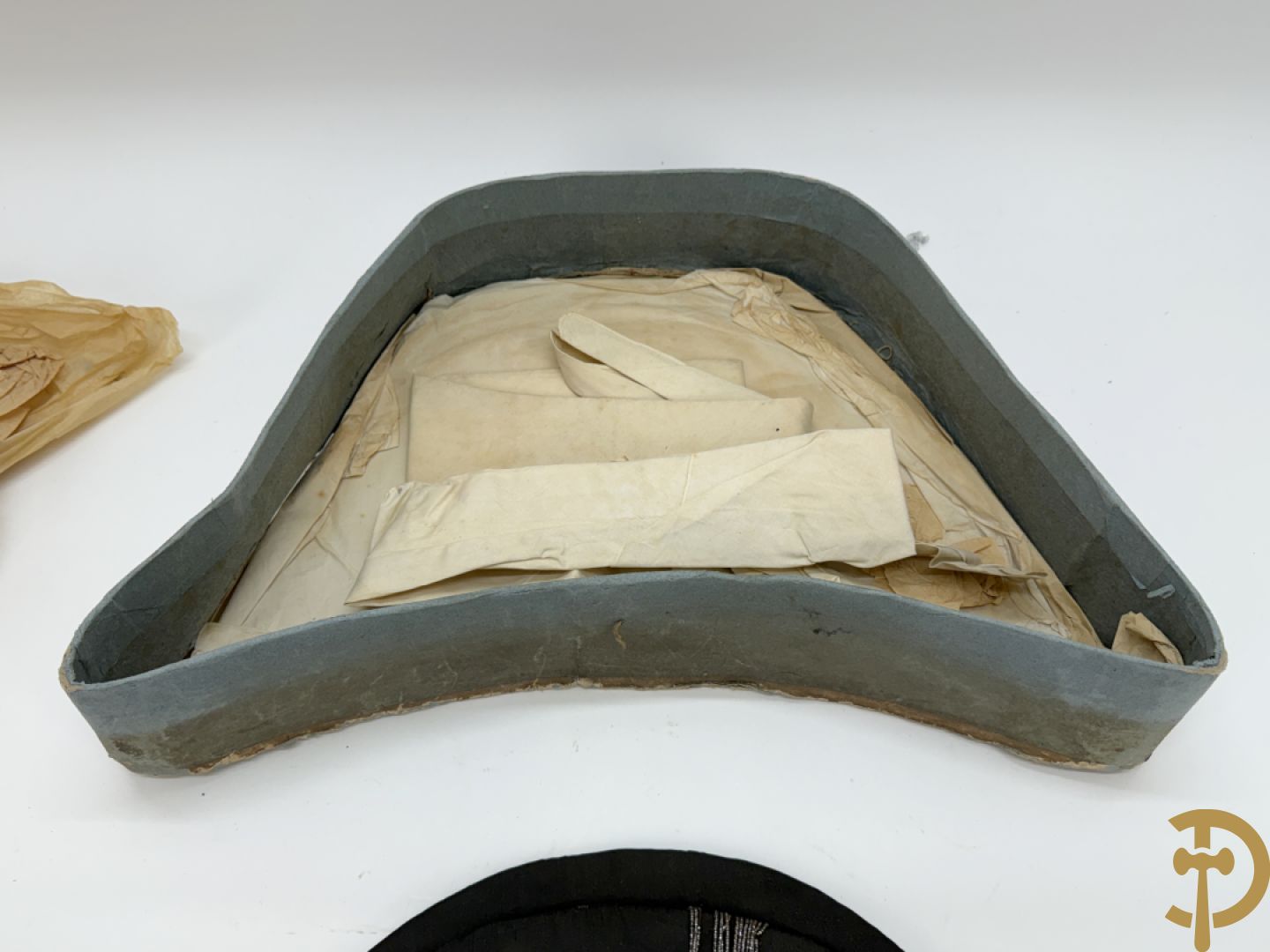 Oude Engelse plooibare steek voor hoed in doos