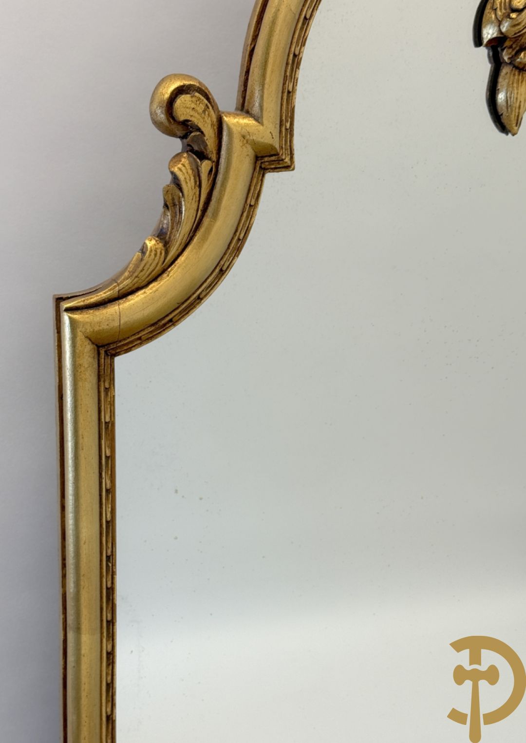 Vergulde spiegel met rocailles + console Louis XV stijl