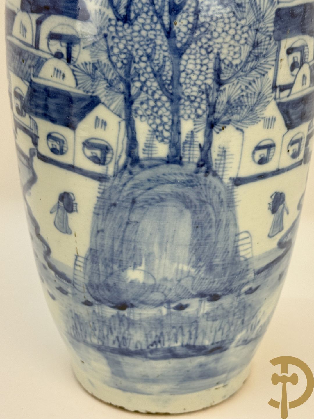 Paar Chinese blauw/wit vazen met geanimeerd huizendecor