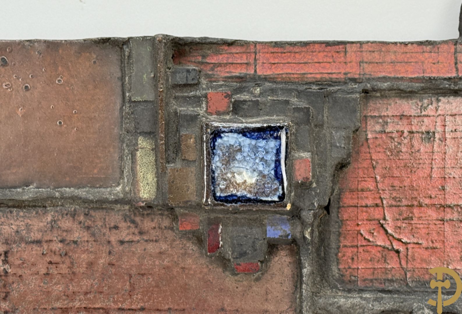 Muurplakkette met geometrische motieven in gekleurd keramiek, Pia Manu 1/3/63