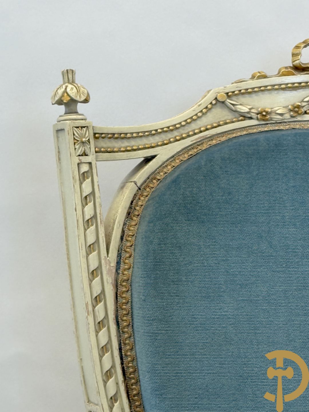 Salonensemble Louis XVI stijl bestaande uit 2 armzetels, 2 stoelen en salontafel