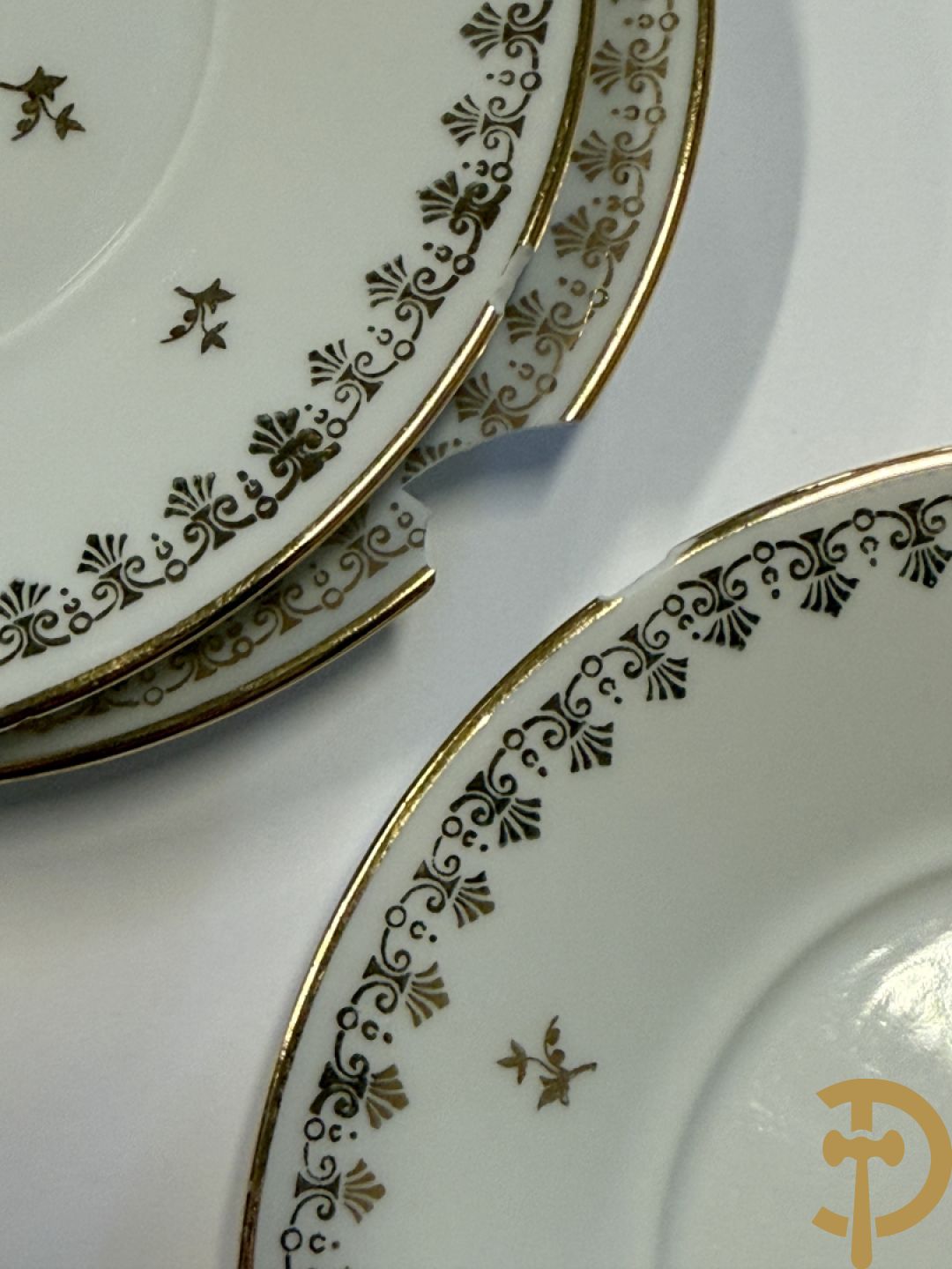 Porseleinen eet- en koffieservies met decor van elegant koppel, Limoges gemerkt