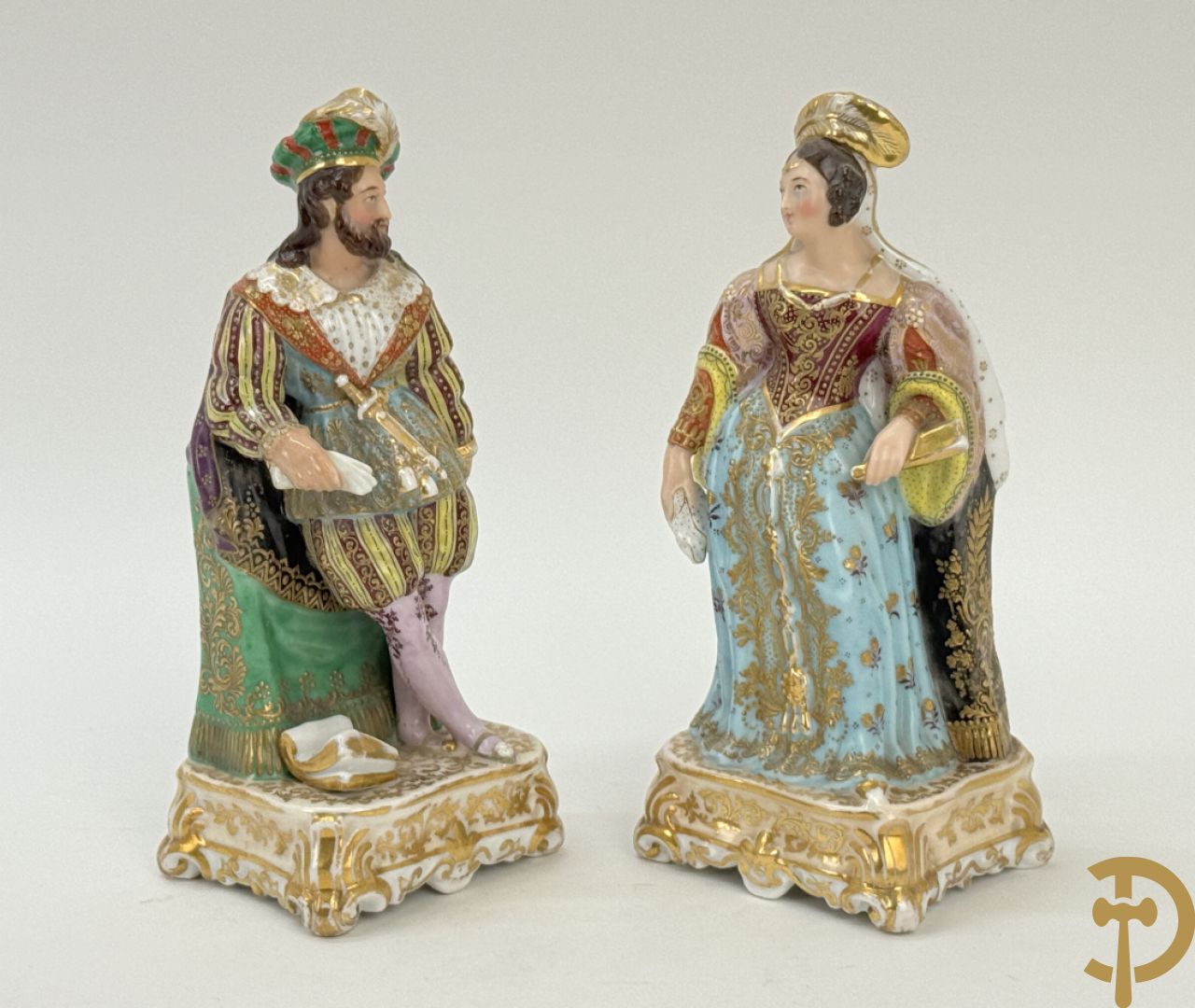 Paar 19e porseleinen Vieux Paris beeldjes van edelheer en edelvrouw