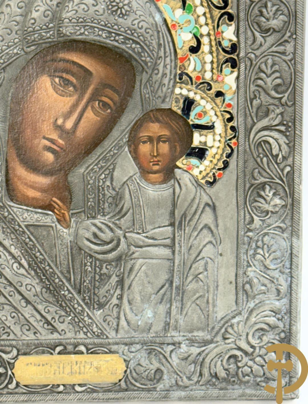 Russische ikoon met rizza en stralenkrans in cloisoné techniek