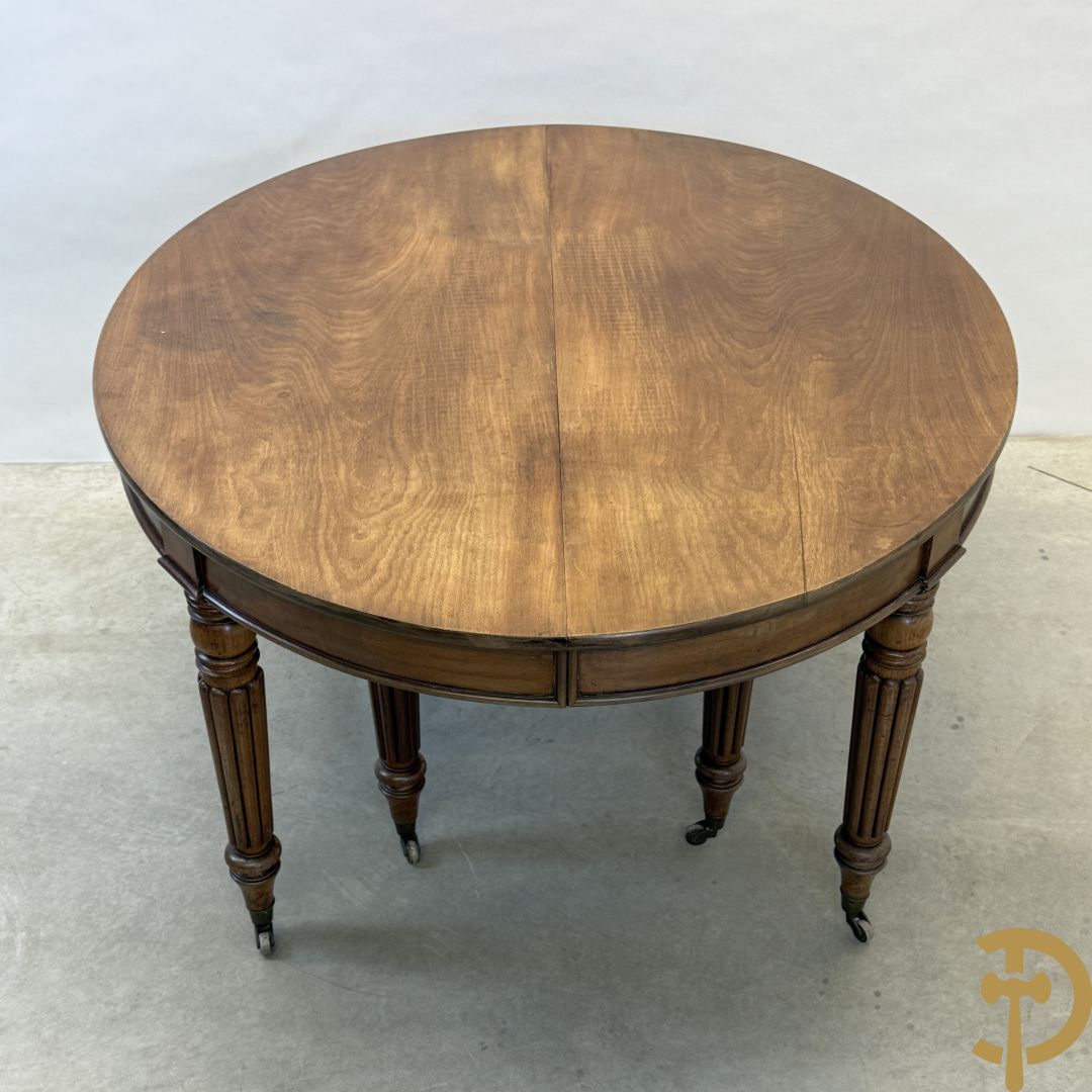 Mahoniehouten uittrekbare coulissetafel op 8 poten (met extra verlengstuk)