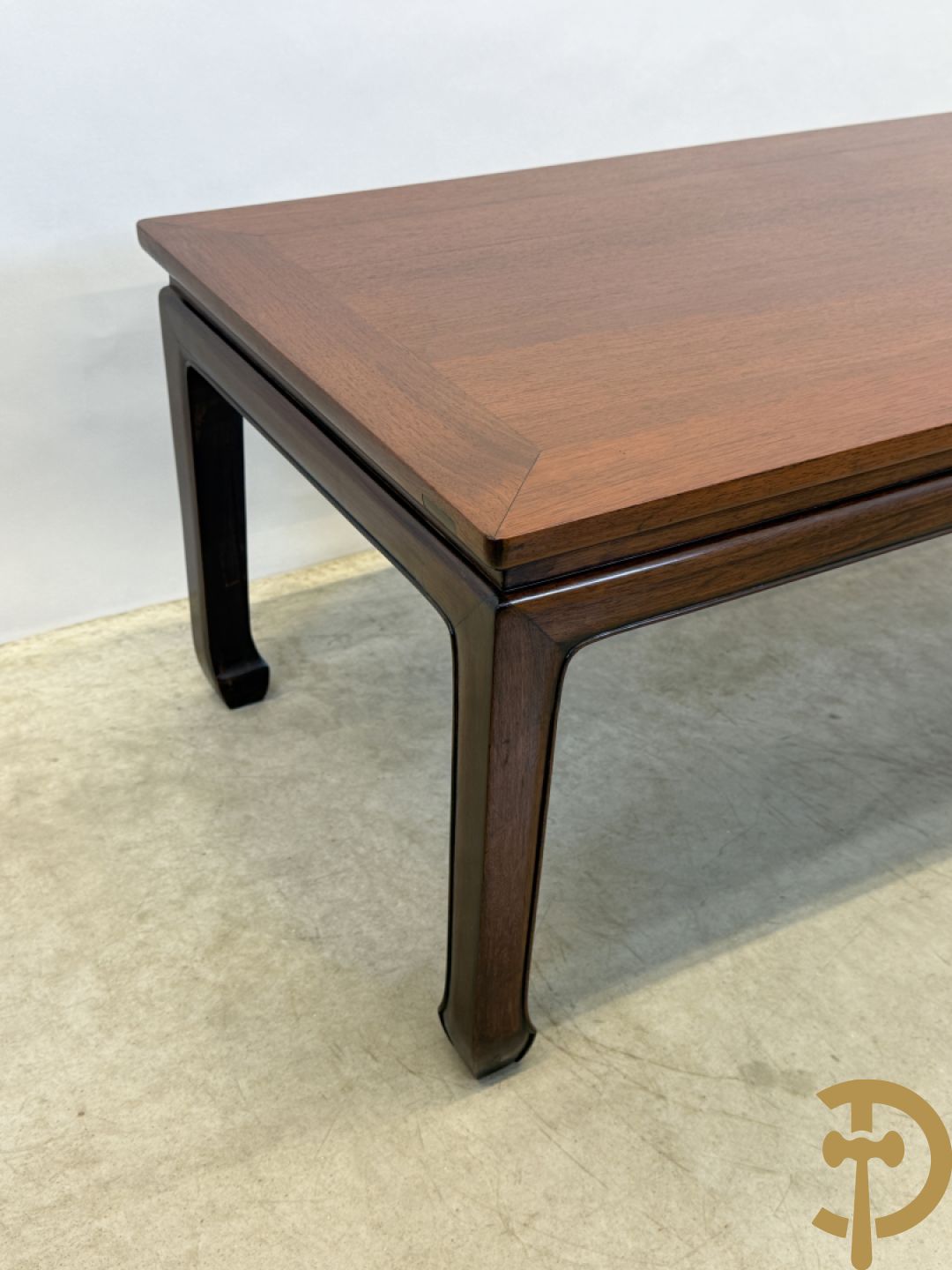 Twee hardhouten Chinese bijzettafels + salontafel