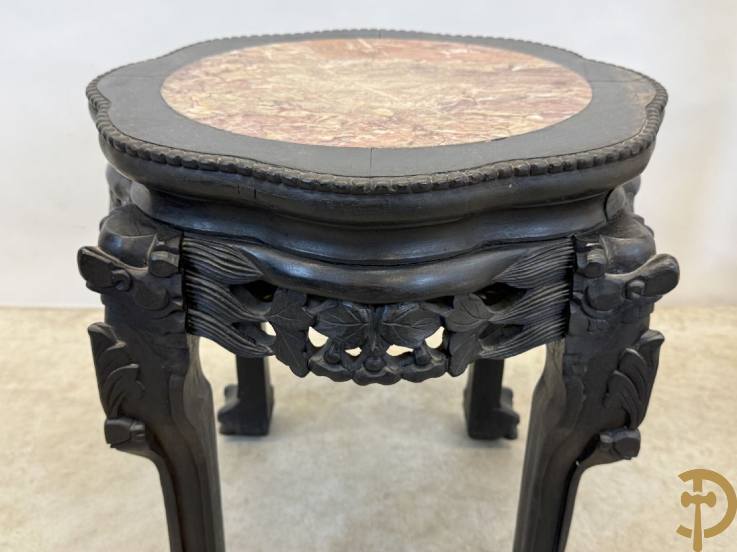 Chinese hardhouten lage sokkel + Chinese hardhouten hoge sokkel op 5 poten + Chinese hardhouten kleine sokkel