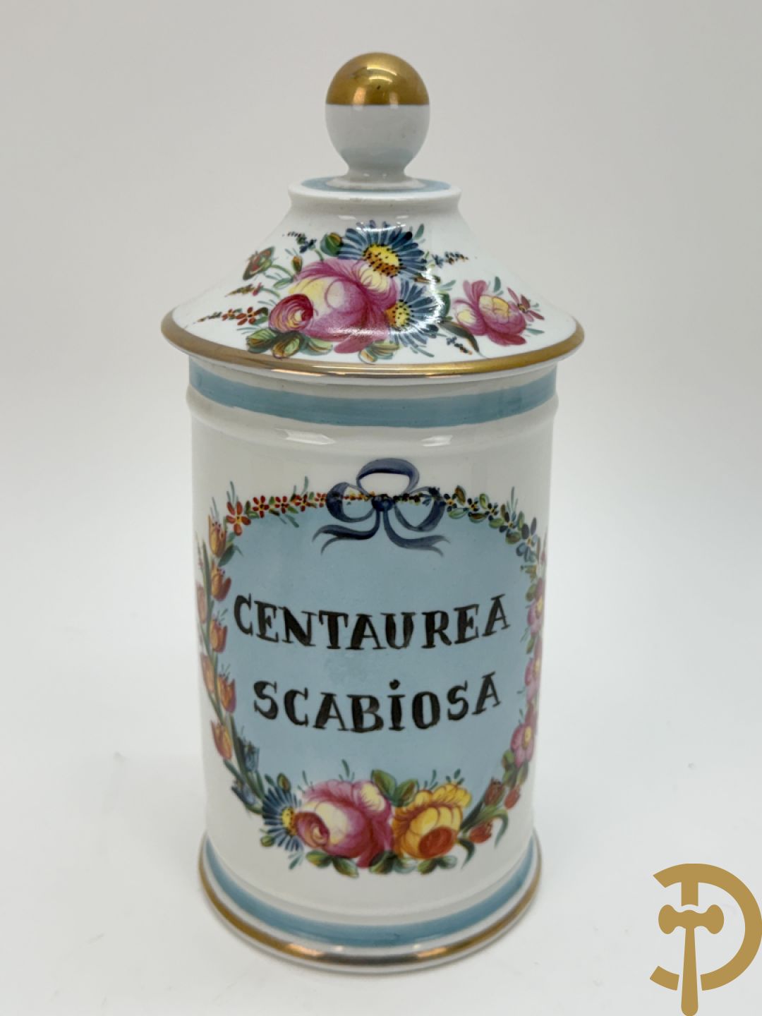 Varia porselein en keramiek : paar jardinières met zwanen, apothekerspot, 2 schenkkannen Franklin Mint en vaas Hutschenreuter