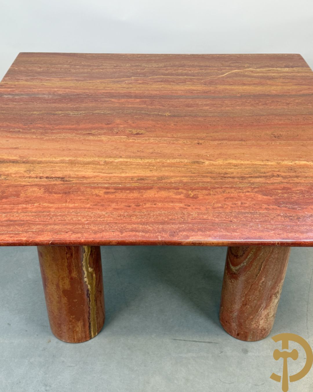 Geaderde marmeren Cassina tafel op 4 cilindervormige poten Mario Bellini