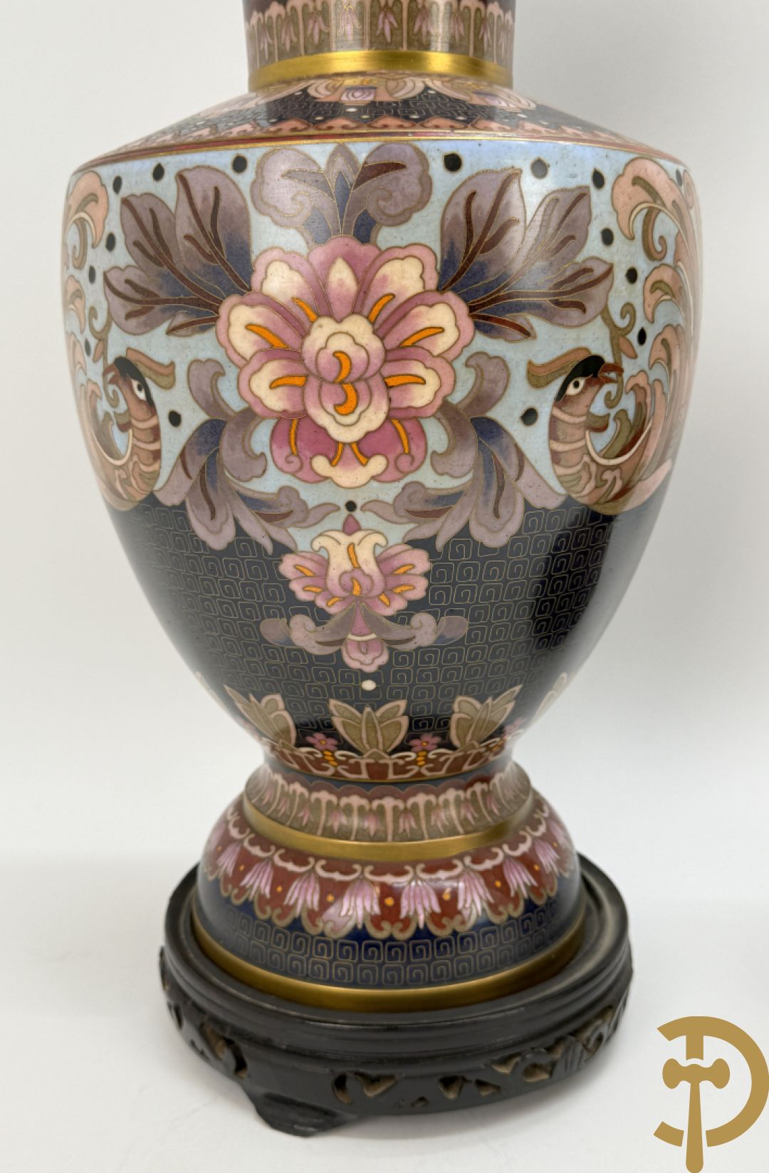 Paar ballustervormige cloisonévazen met decor van vogels en bloemen - op houten sokkel + paar kleine cloisonévazen met vogel en bloemendecor - op houten sokkel