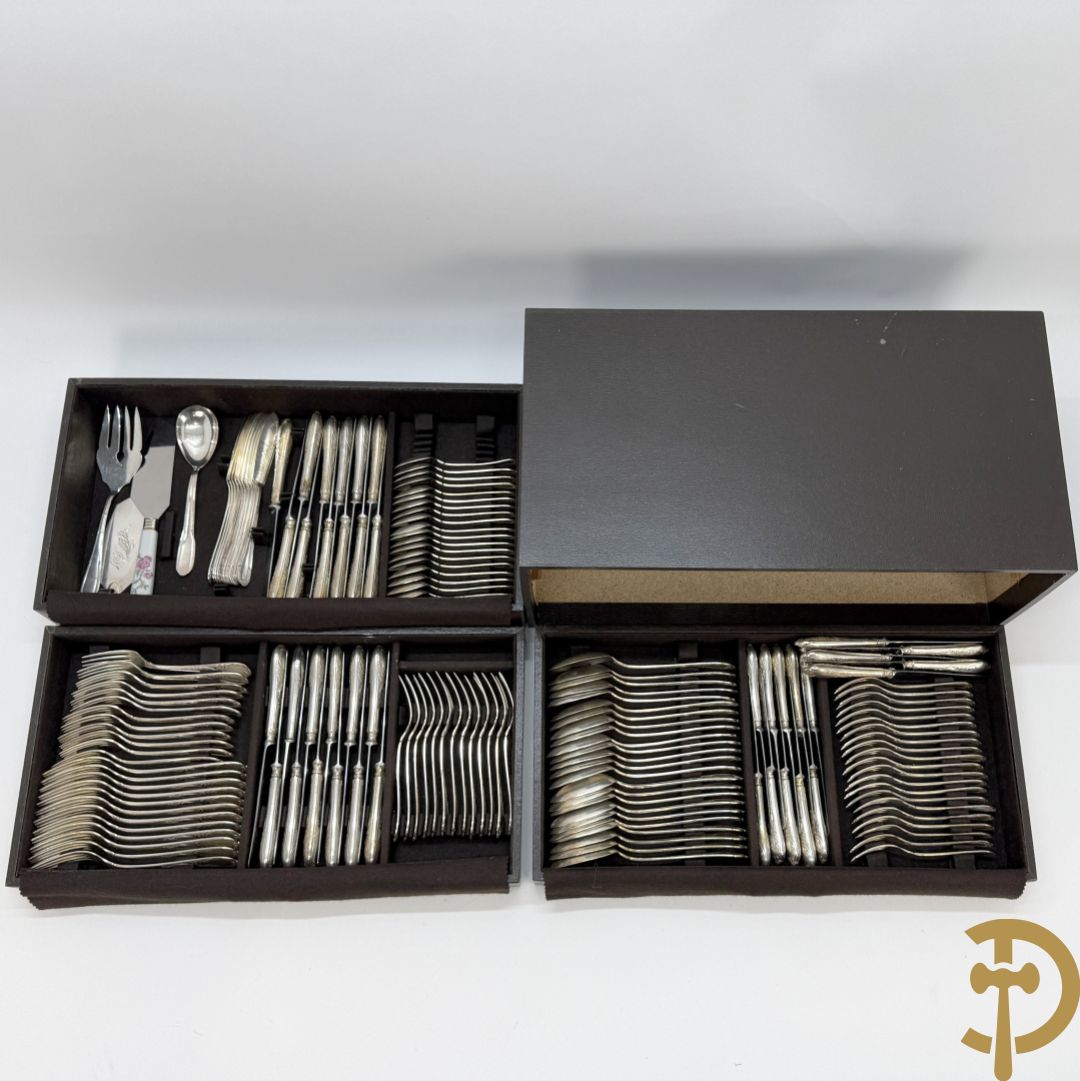 Verzilverd Louis XV bestek in koffer