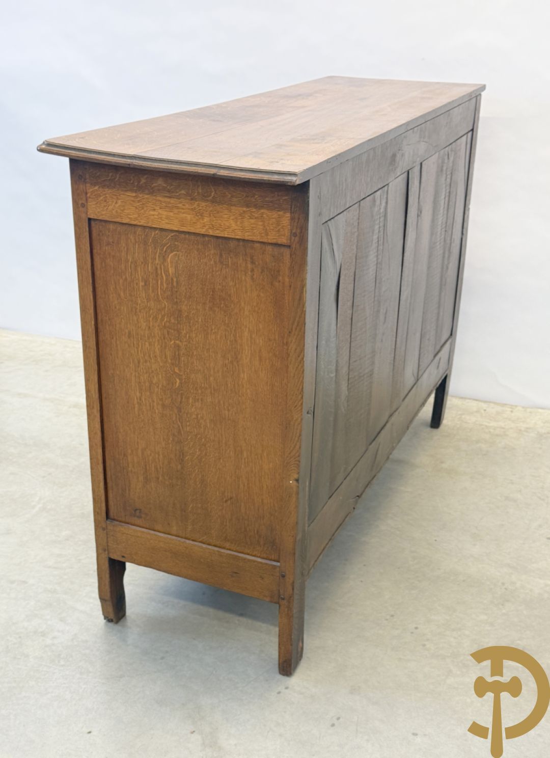 Vlaamse eiken tweedeursdresse met 3 lades en afgestoken panelen