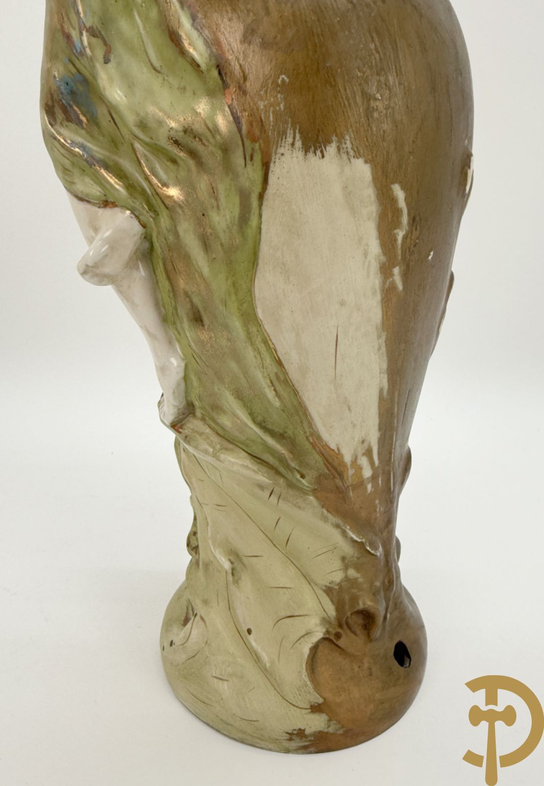 Royal Dux beeld van melkmeisje, onderaan genummeerd 1055 + vaas met zittende dame, Royal Dux stijl