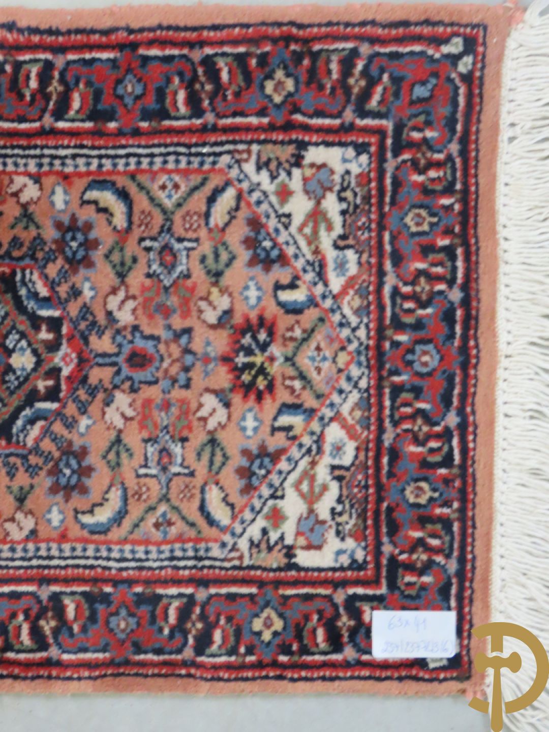 Zes oosterse handgeknoopte tapijten w.o. 2 Bouchara, Hamadan en 2 voettapijtjes