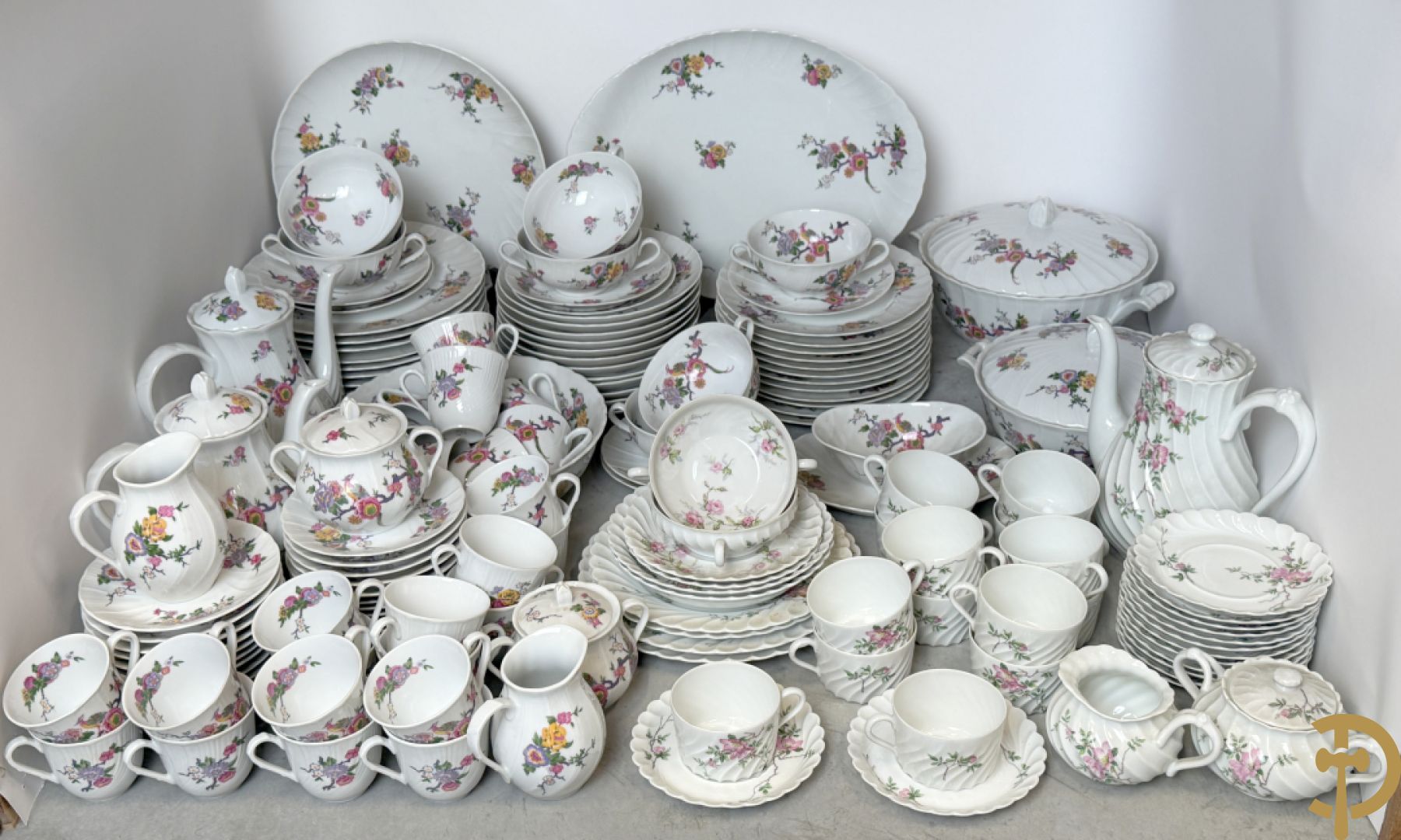 Porseleinen eet- (12-delig) en koffieservies (24- delig), Bernard Aud Limoges + porseleinen koffieservies, Haviland Limoges