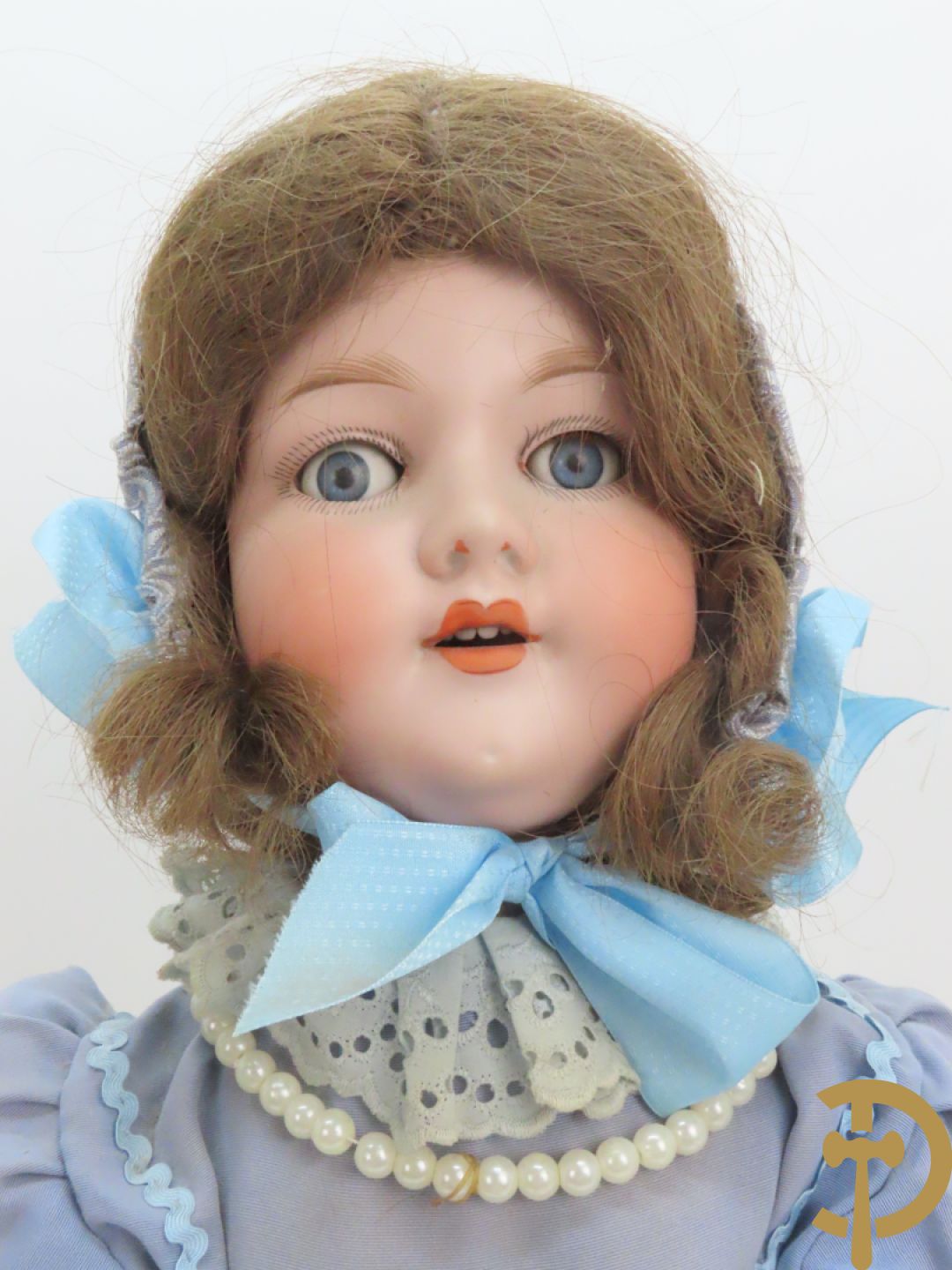 Antieke pop met porseleinen hoofd, beweegbare ledematen en beweegbare ogen, gemerkt Armand Marseille Germany 390 A11M