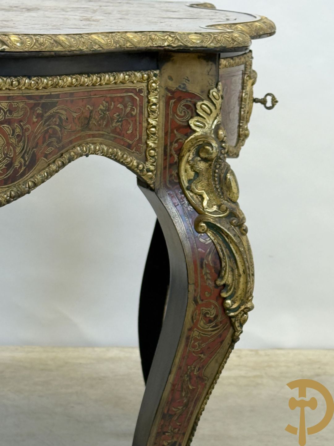 Boulle tafel met lade, Napoleon III, met mooi koperinleg en bronzen ornamenten, 19e