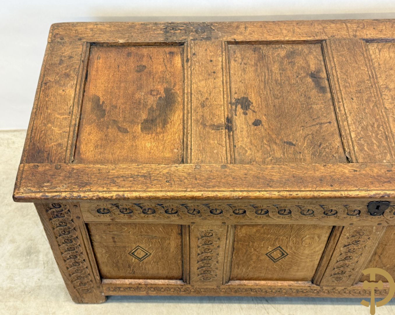 Massief eiken Engelse gesculpteerde panelenkoffer