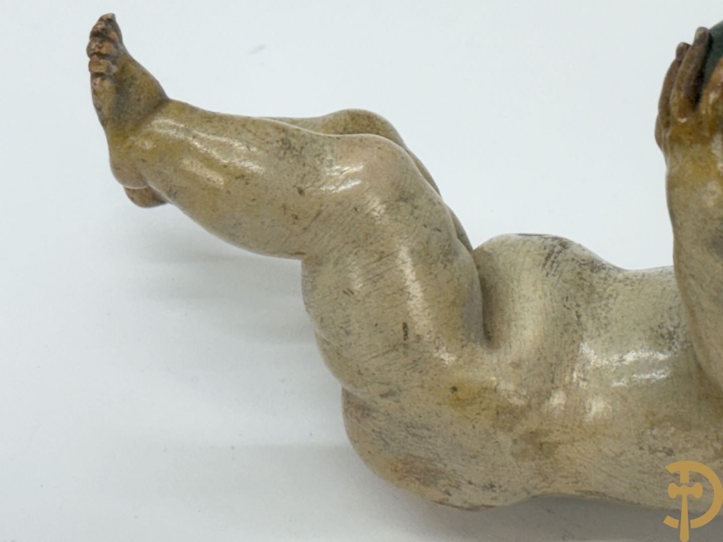 Gepolychromeerde houtsculptuur van kind Jezus met bol, 19e