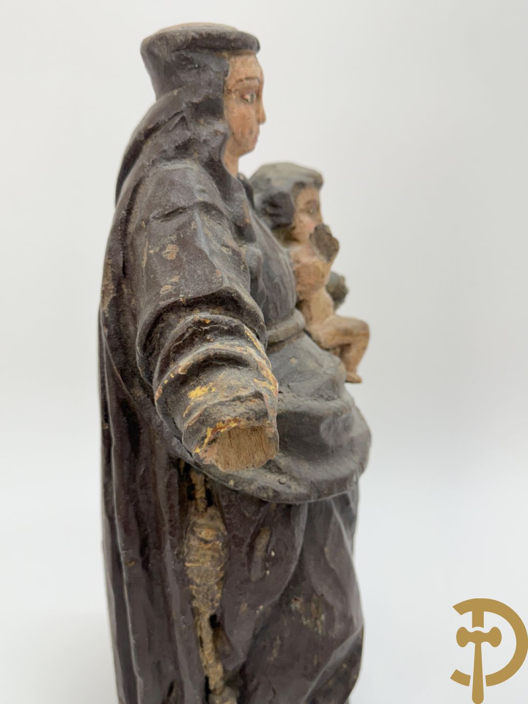 Gepolychromeerde houtsculptuur van Sint-Antonius met kind + gepolychromeerde houtgesculpteerde Madonna met kind + houtsculptuur van Sint-Jacob