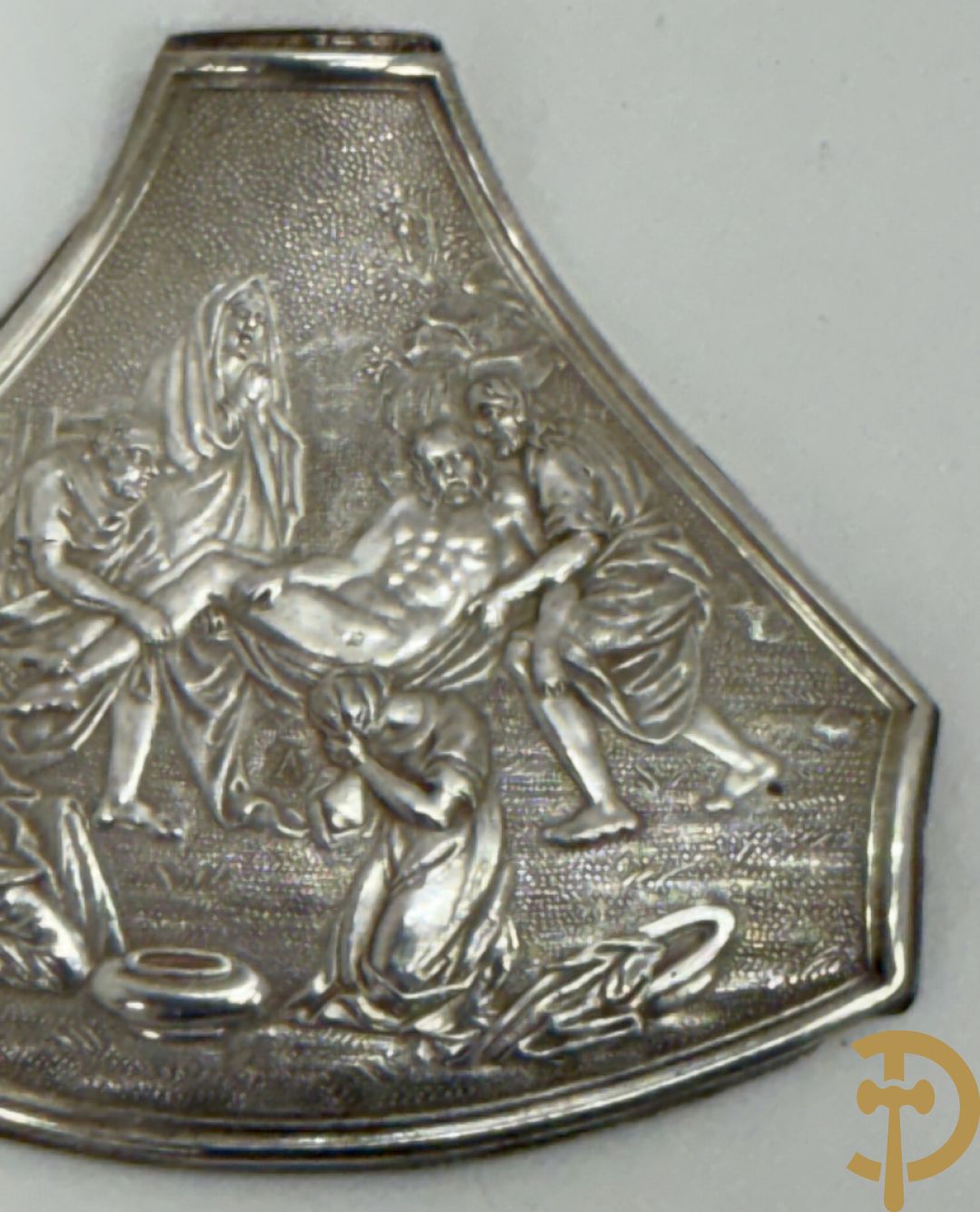 Massief zilveren collectenbus, 2 statieplakkettes, 2 slotjes van boek, wapenschild, penning