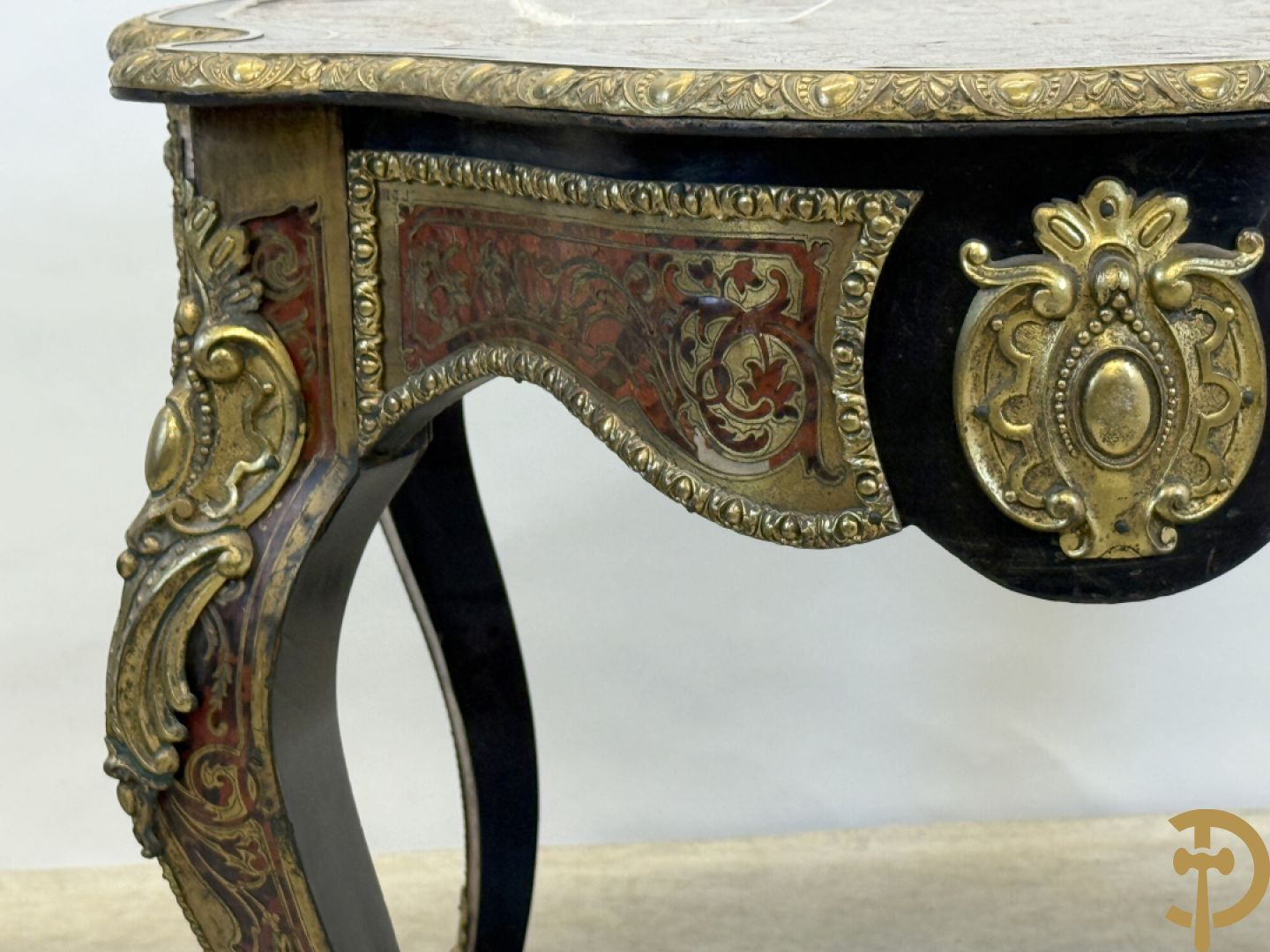 Boulle tafel met lade, Napoleon III, met mooi koperinleg en bronzen ornamenten, 19e