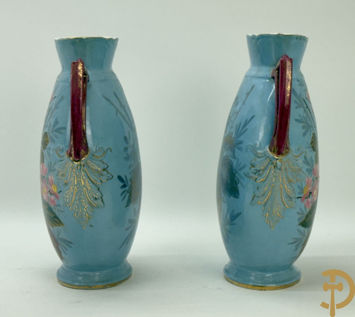 Paar porseleinen vazen met bloemendecor