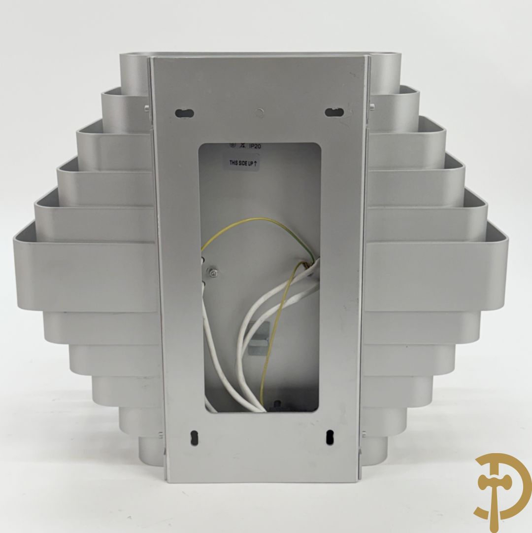 Paar verzilverde wandlampen naar model van Jules Wabbes, uitgegeven door Wever & Ducré