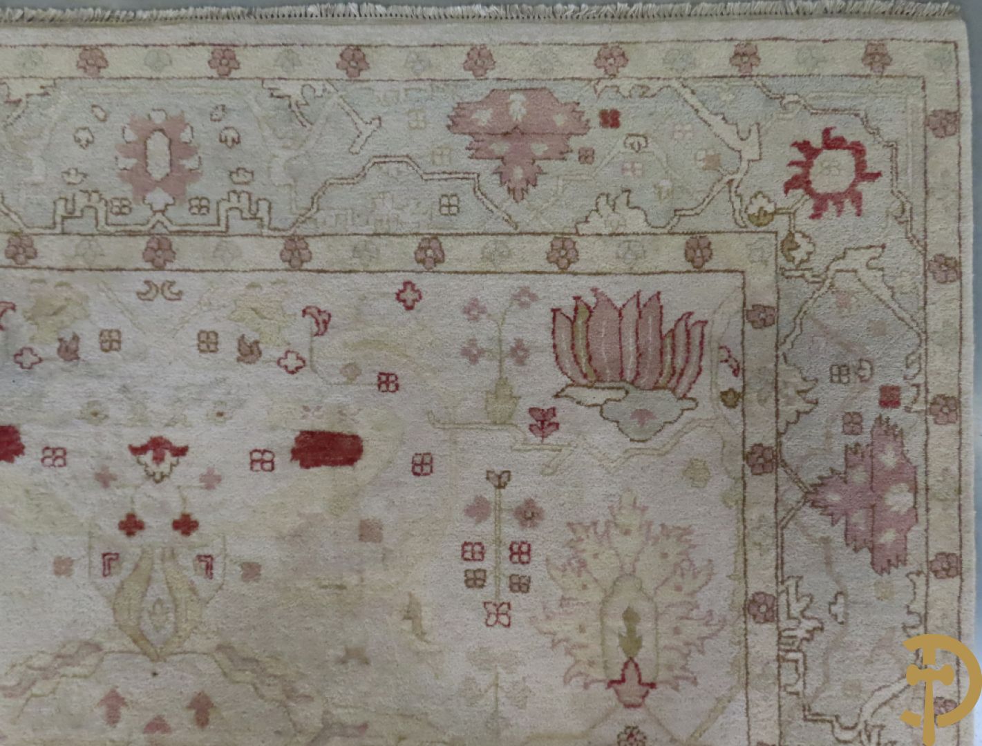 Oosters handgeknoopt tapijt met bloemenpatronen op beige fond, Oushak