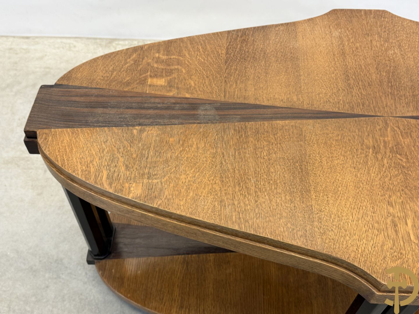 Eikenhouten salontafel met inleg van palissander, op afgeschuinde zuiltjes, model Eikelaar Decoene