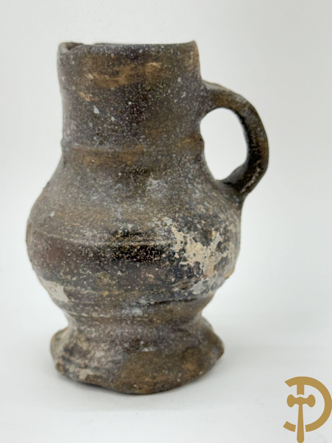 Vijf aardewerken Raeren kruiken + schaaltje