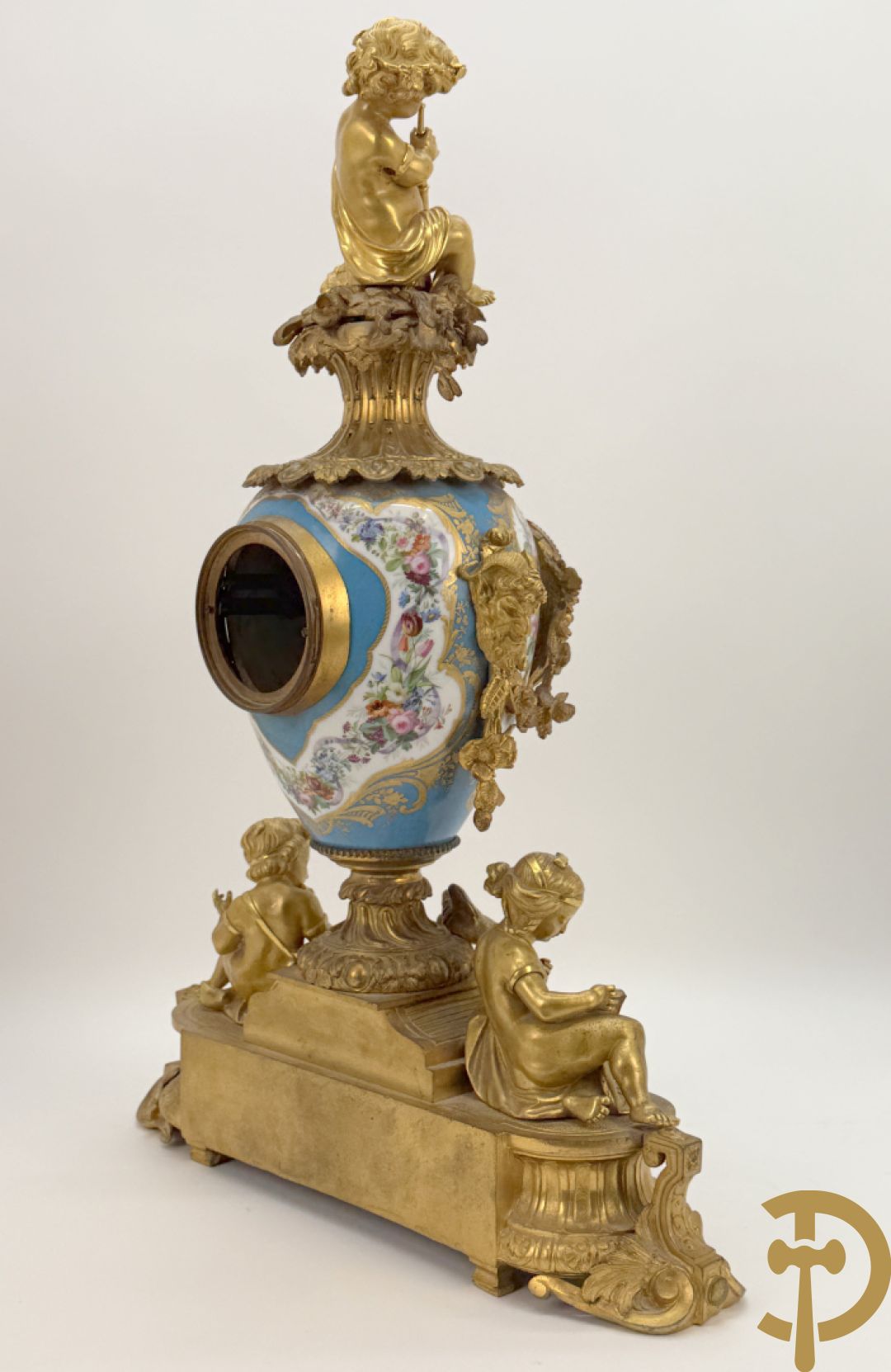 Driedelige bronzen Franse garnituur bezet met cupido