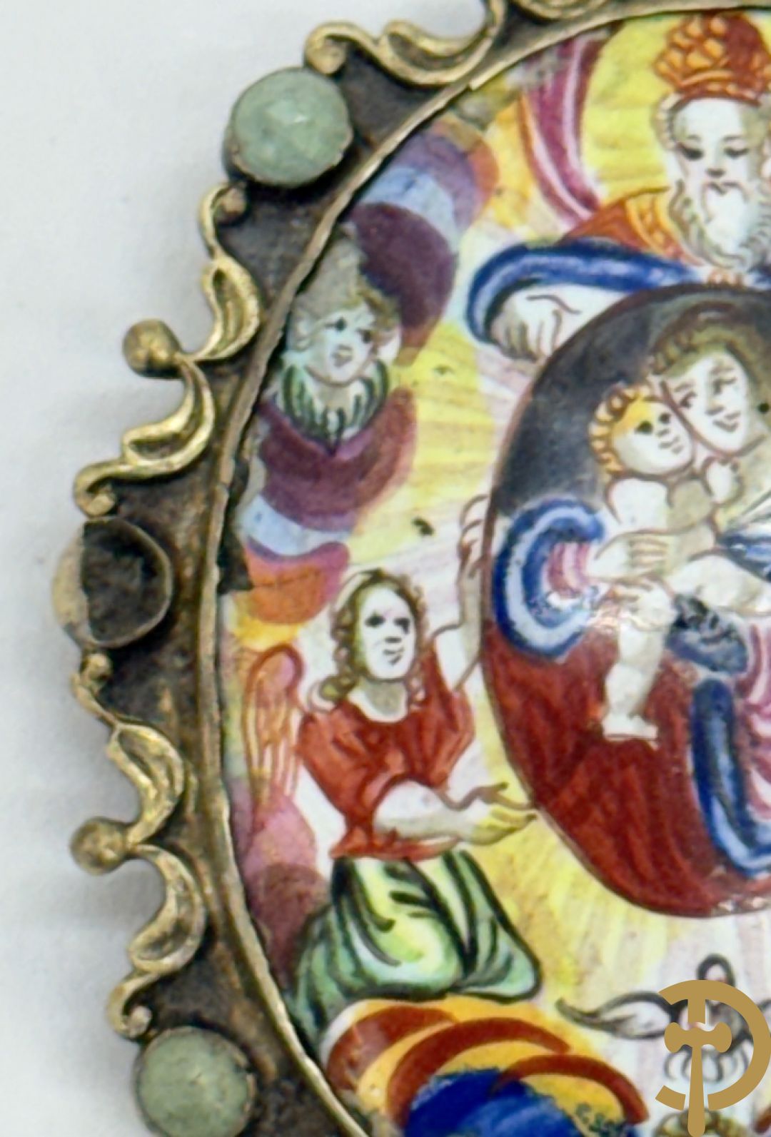 Lot massief zilver w.o. 2 geajoureerd riemboekels waarvan 1 met email bewerkt, geajoureerde centuurhouder met cupido