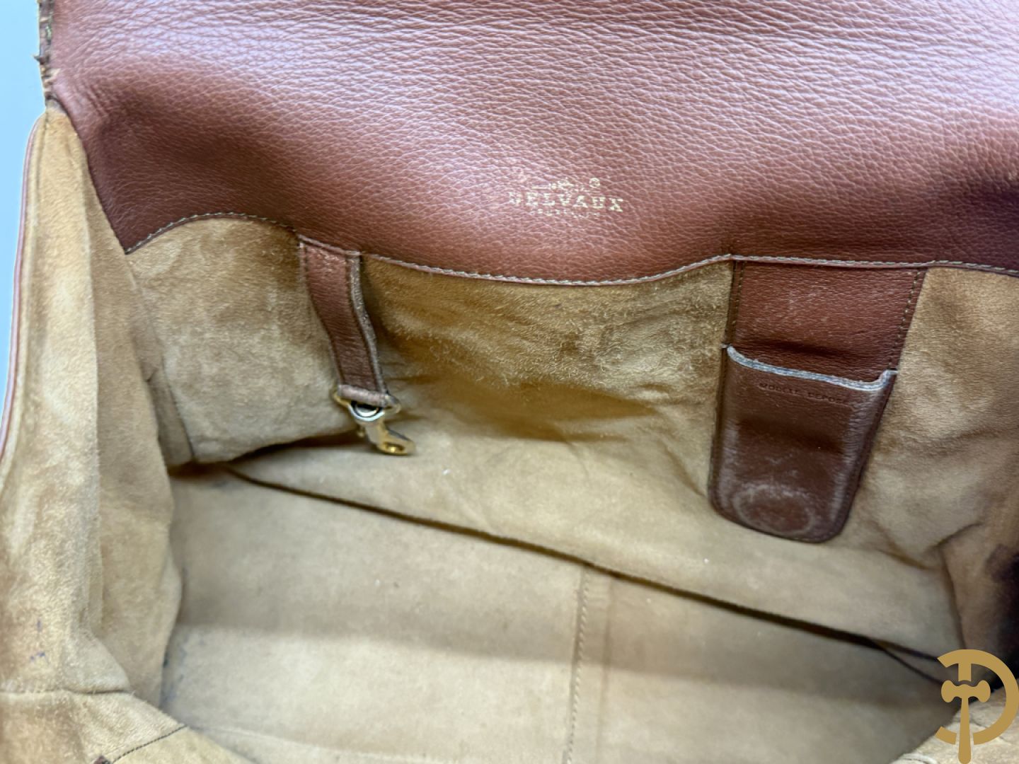 Bruin lederen handtas Delvaux + cognac lederen schoudertas Equivoque Delvaux