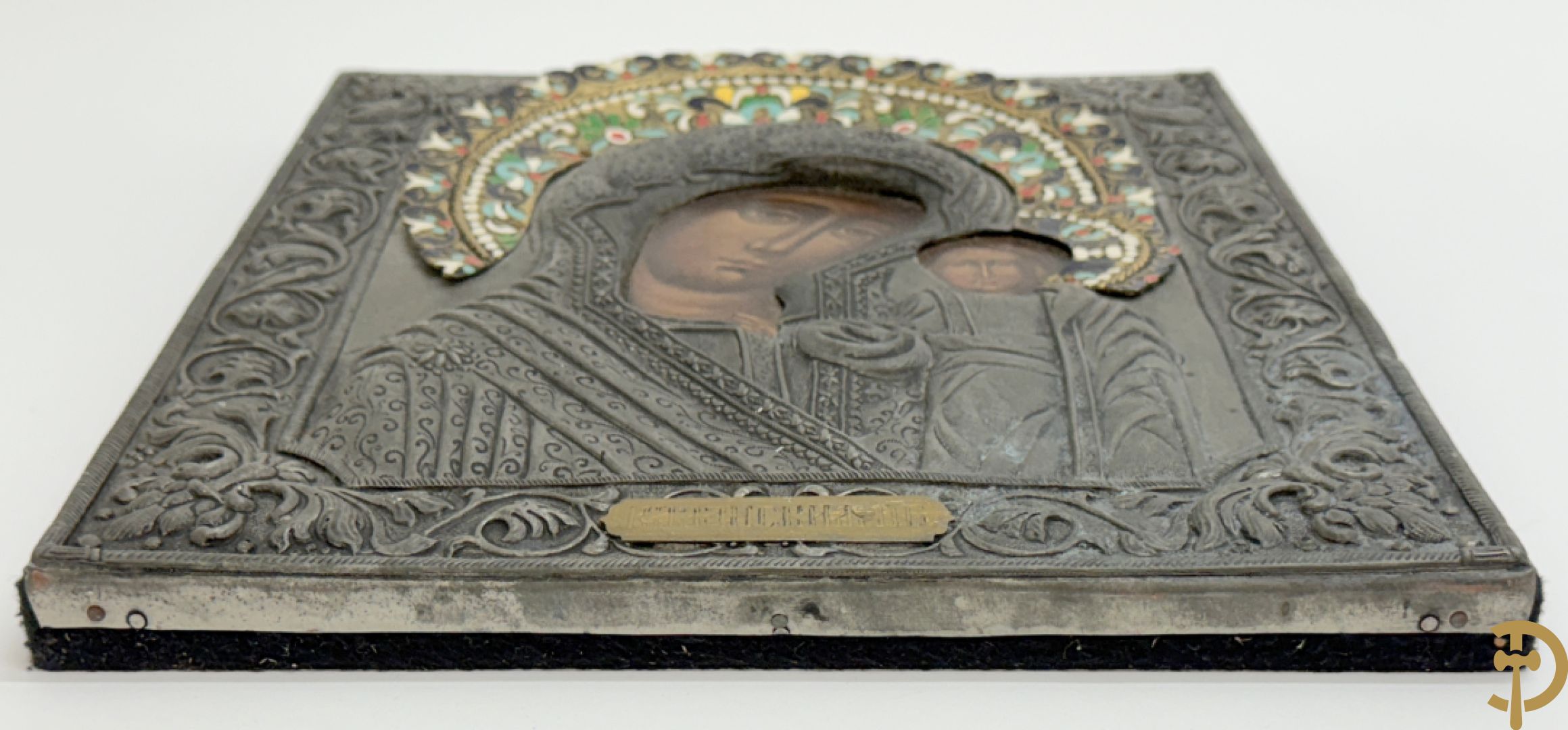 Russische ikoon met rizza en stralenkrans in cloisoné techniek