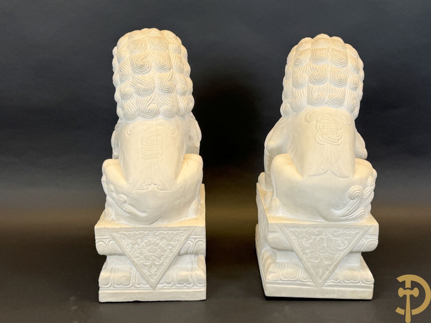 Paar handgesculpteerde marmeren fo-honden