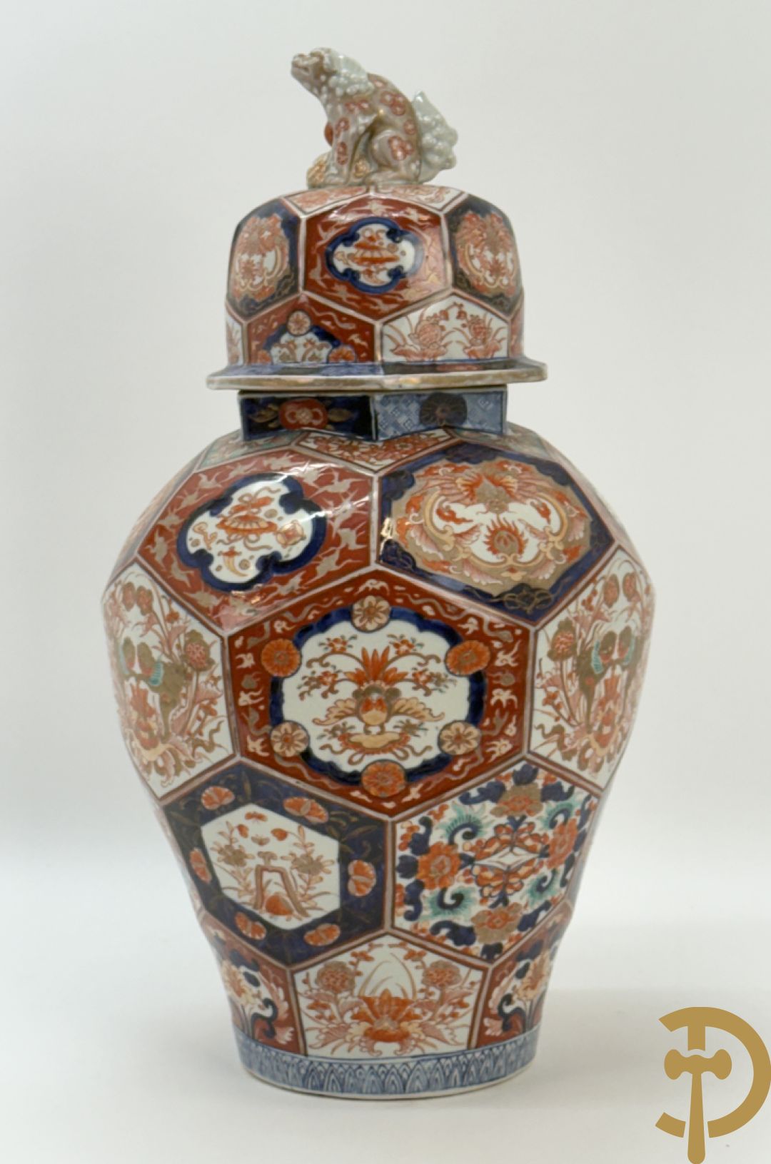 Japanse Imari vaas met fo-hond bezet, 19e