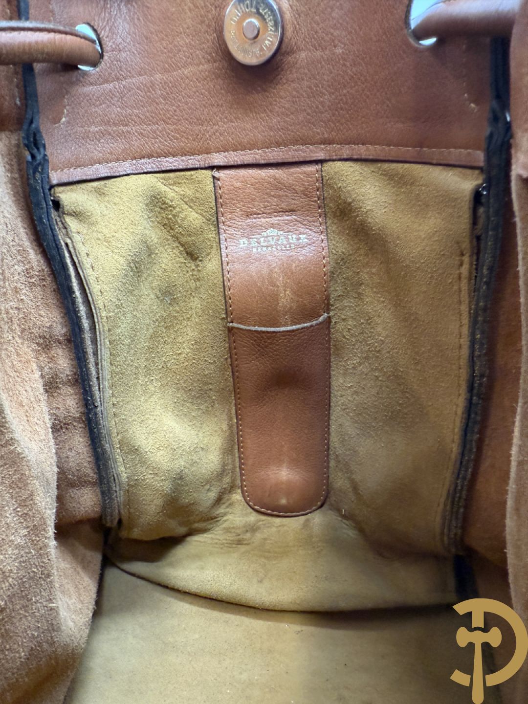 Bruin lederen handtas Delvaux + cognac lederen schoudertas Equivoque Delvaux