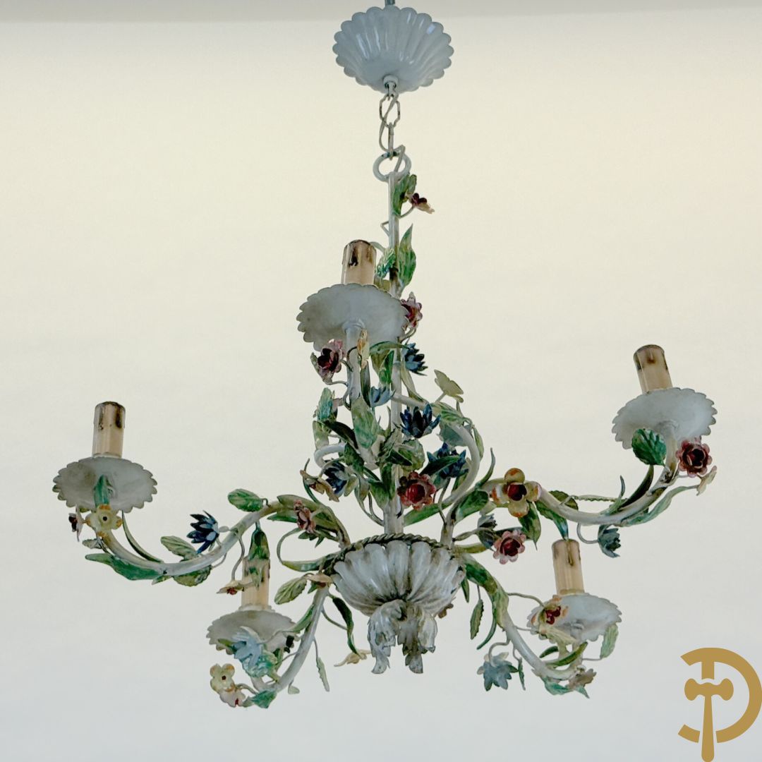 Italiaanse beschilderde vijfarmige luchter met smeedijzeren bloemen