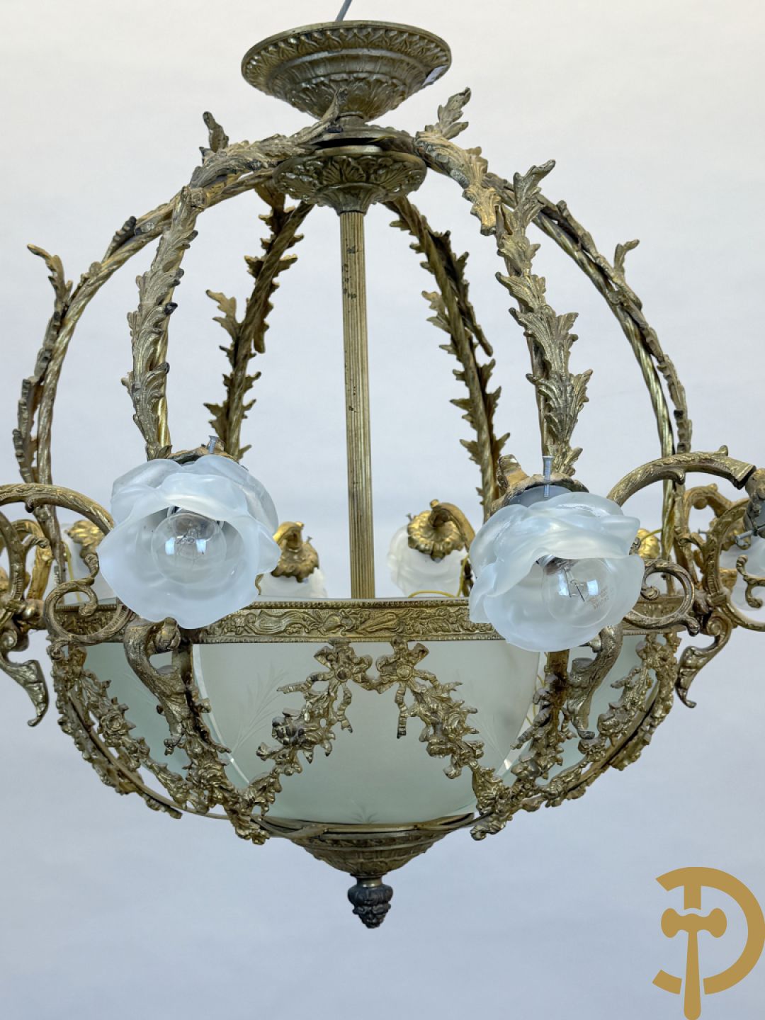 Bronzen ronde luchter met 12 lichtpunten en roosjes