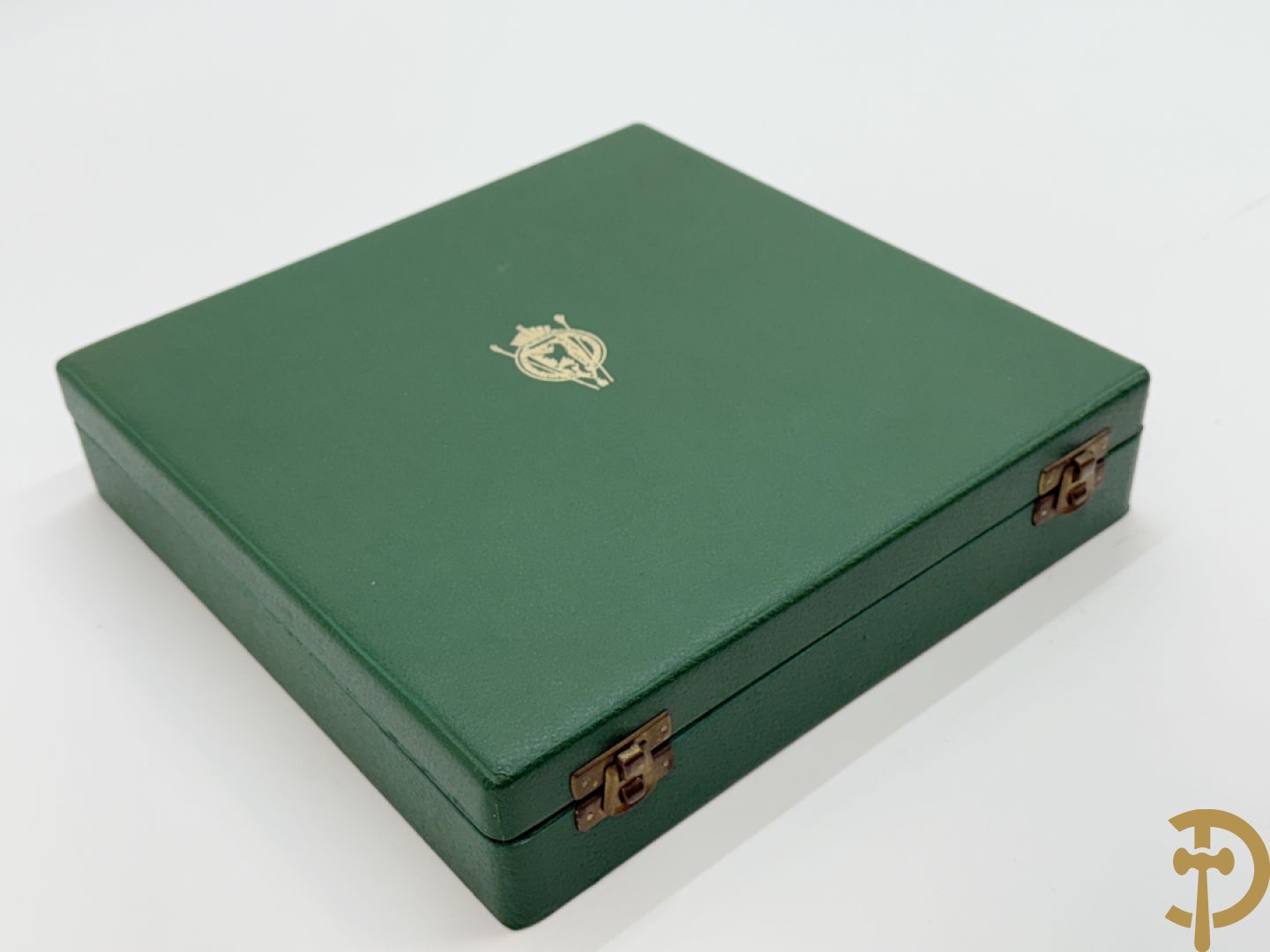 Belgisch ereteken van de arbeid in schrijn