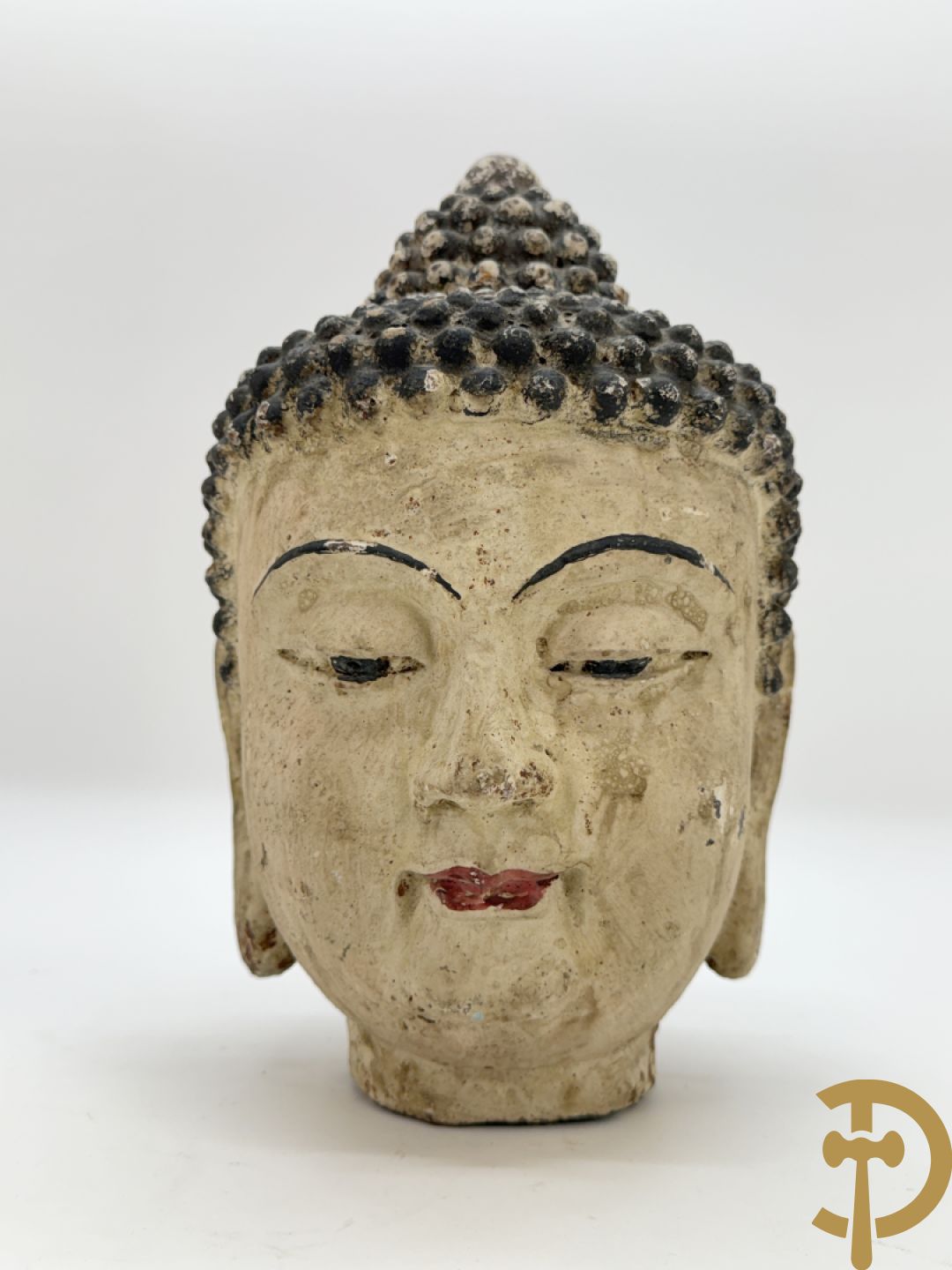 Handbeschilderd ijzeren boedhahoofd + vergulde houtgesculpteerde zittende boedha