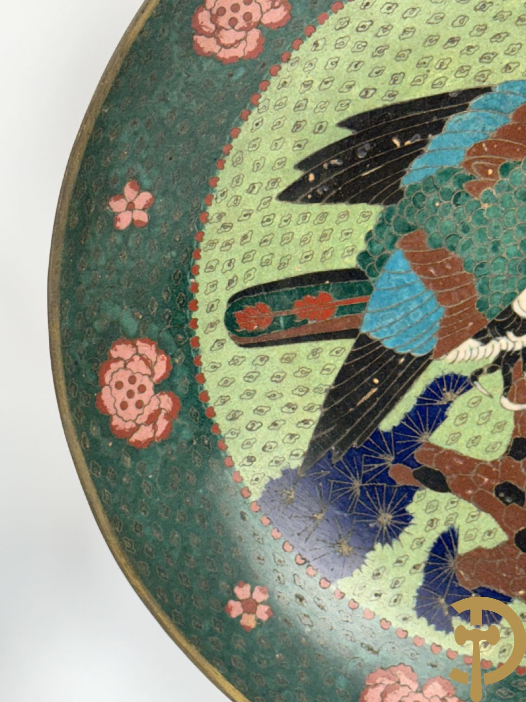 Twee cloisoné borden met vogel- en bloemendercor