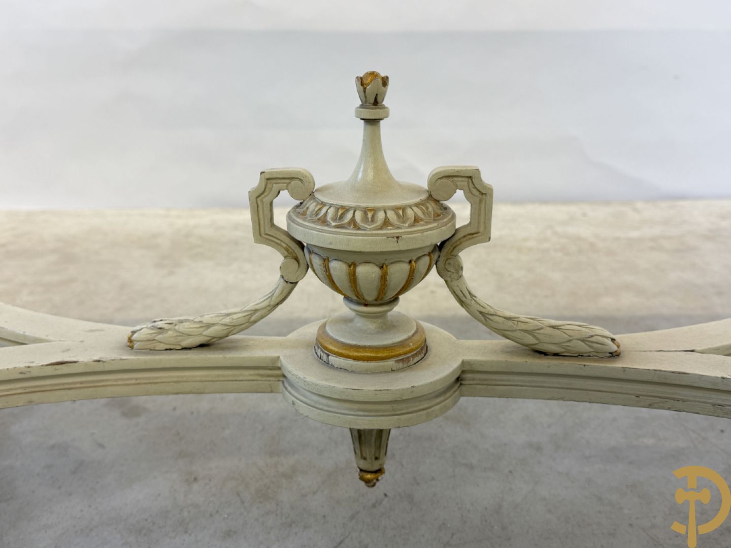 Salonensemble Louis XVI stijl bestaande uit 2 armzetels, 2 stoelen en salontafel