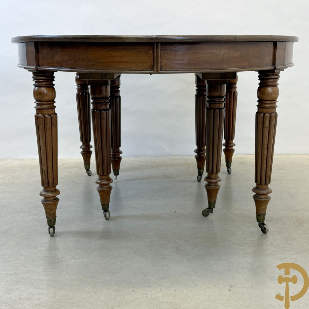 Mahoniehouten uittrekbare coulissetafel op 8 poten (met extra verlengstuk)