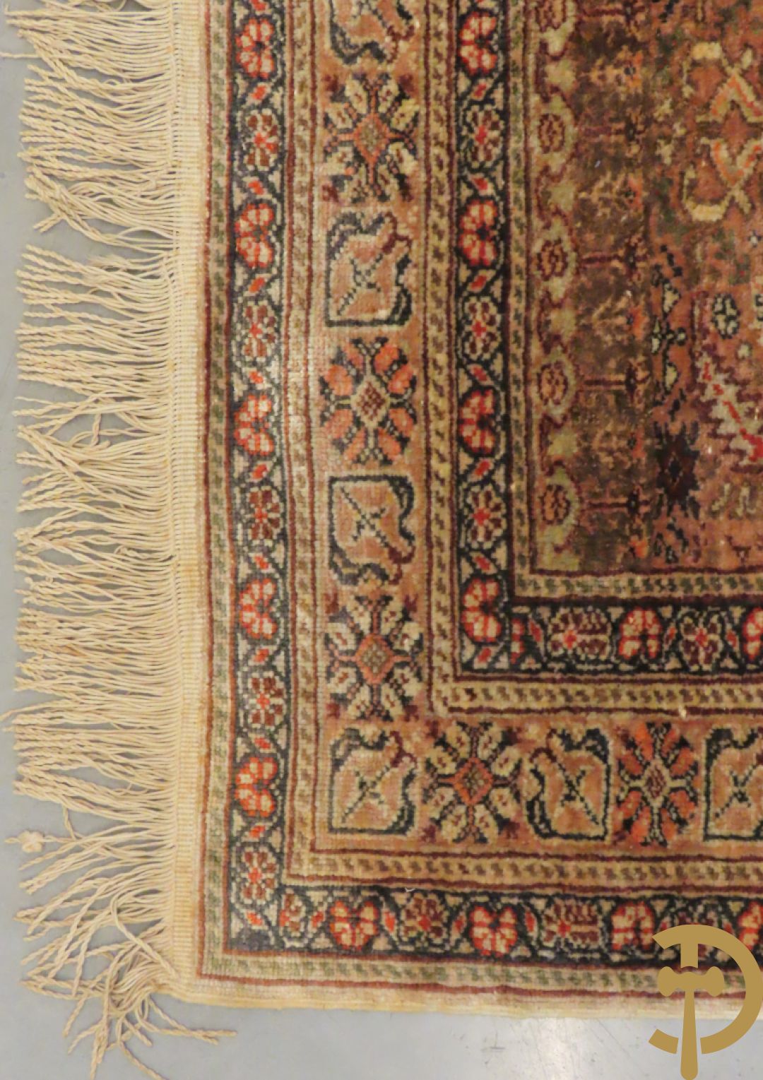 Oosters handgeknoopt zijden tapijt