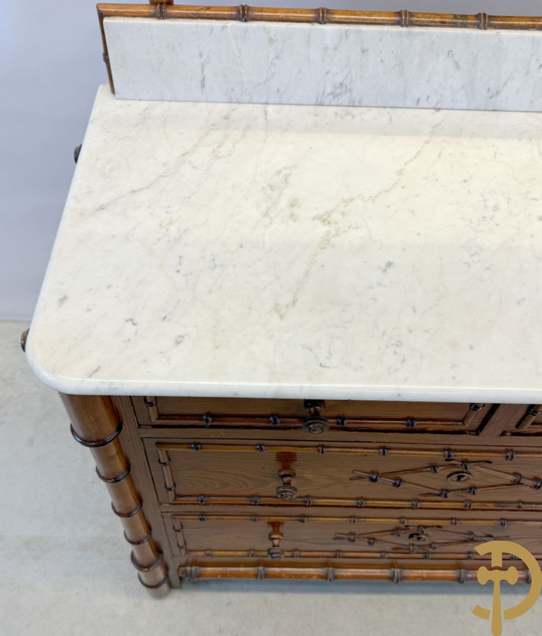 Bamboe opschiktafel mt 4 lades, wit marmeren blad en spiegel